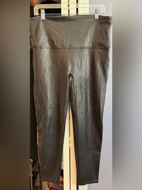 SPANX Black Legging with Red Tag